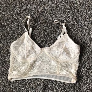 Cute offwhite lace bralette